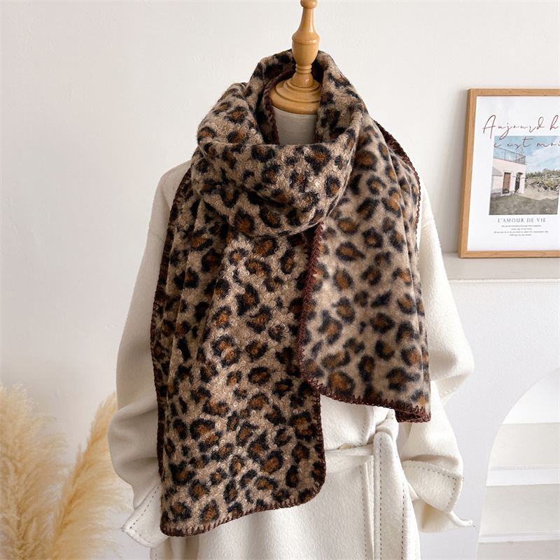 وشاح نسائي فاخر بنقشة الفهد لل - مراجعة Woven Scarf Blanket وسعره