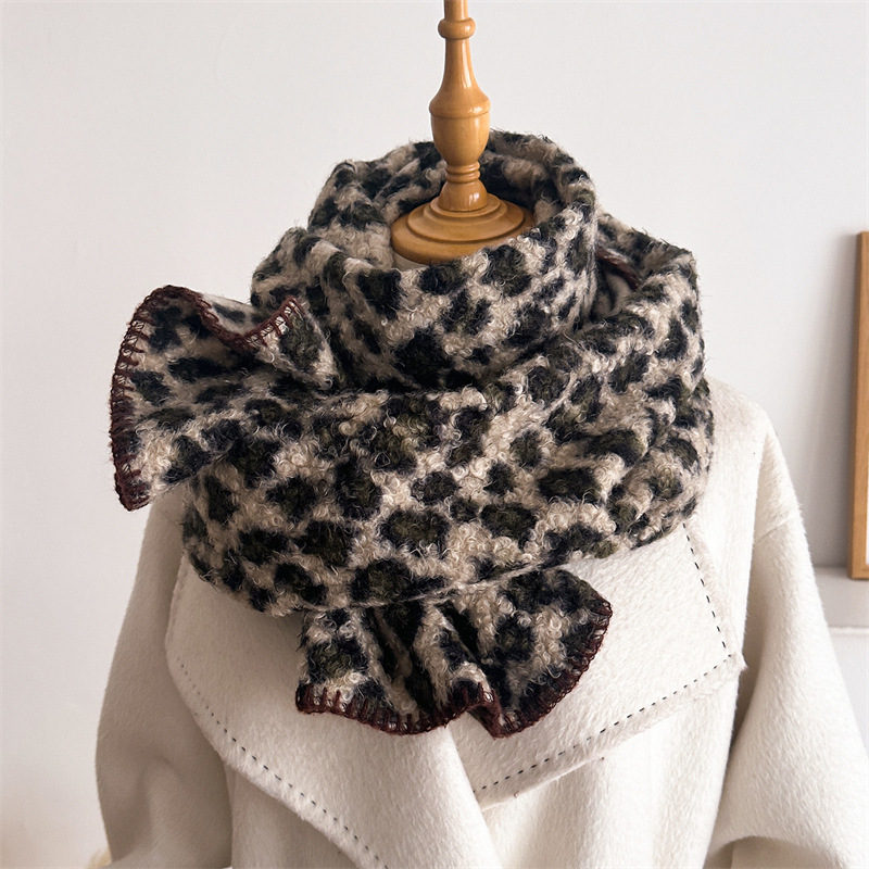 وشاح نسائي فاخر بنقشة الفهد لل - مراجعة Woven Scarf Blanket وسعره