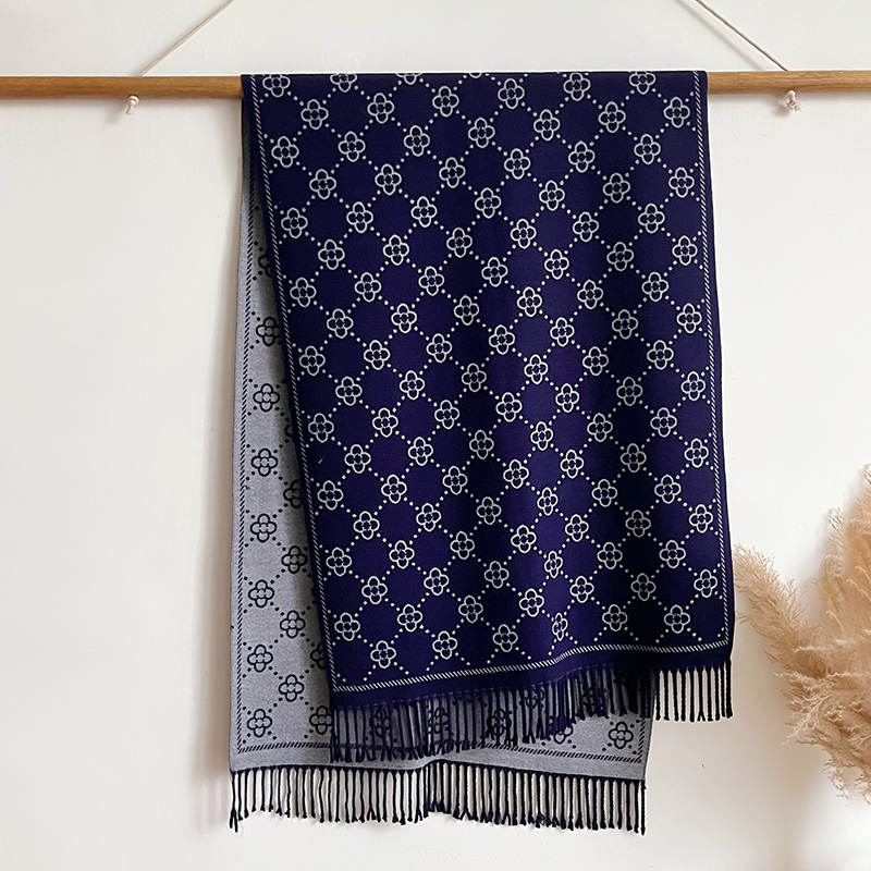 العلامات التجارية الجاكار تصمي - مراجعة Woven Scarf Blanket وسعره